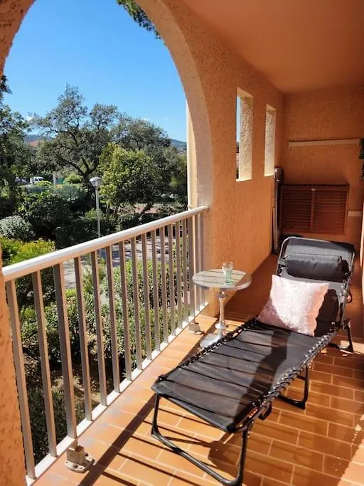 L'Appart St Aygulf, 5Mn A Pied Mer, Piscine, Tennis Frejus